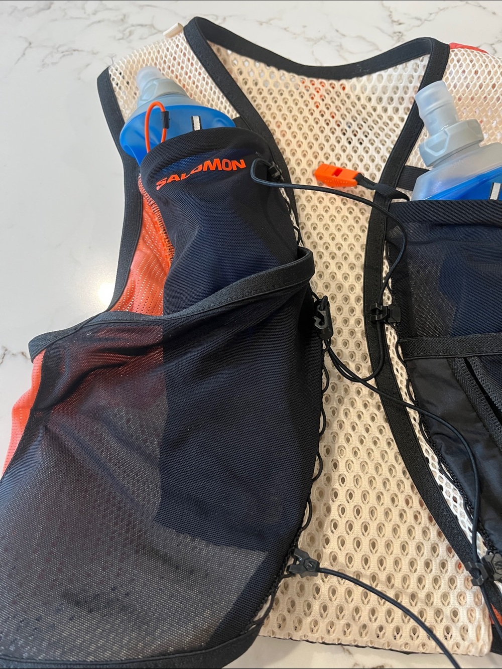 Salomon Black and Orange Hydration Vest small runners hikers - Picture 3 of 6